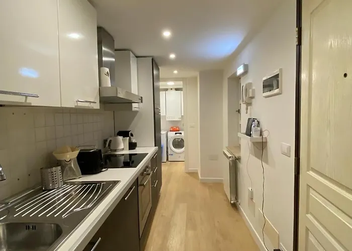 Oasi Central - In Pieno Centro Апартаменти Трієст